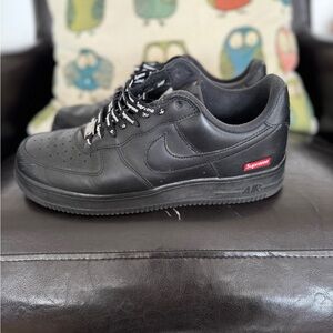 Authentic Genuine Supreme Nike AirForce One Men’s size 9